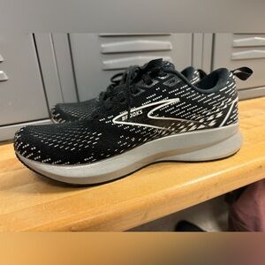 Brooks levitate size 7.5